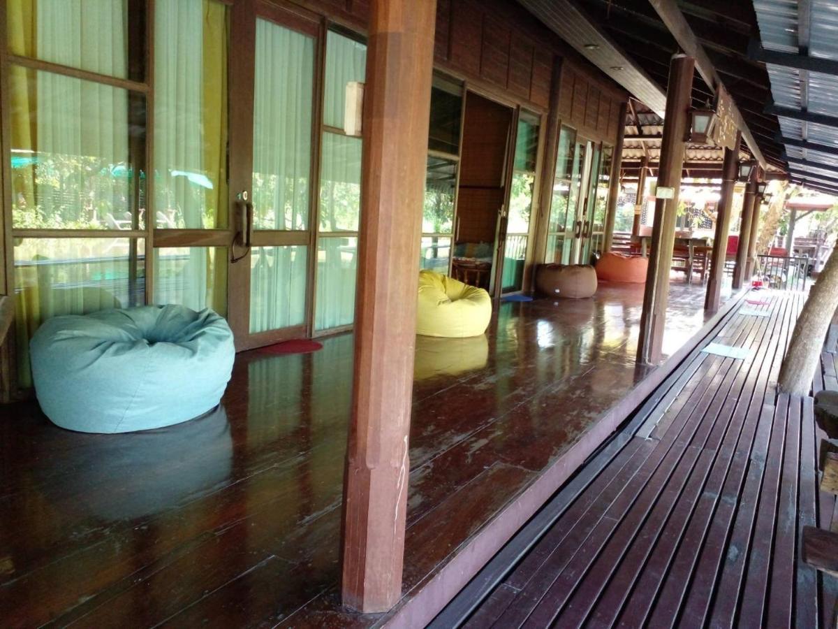 Baansuanleelawadee Resort Amphawa Exterior photo